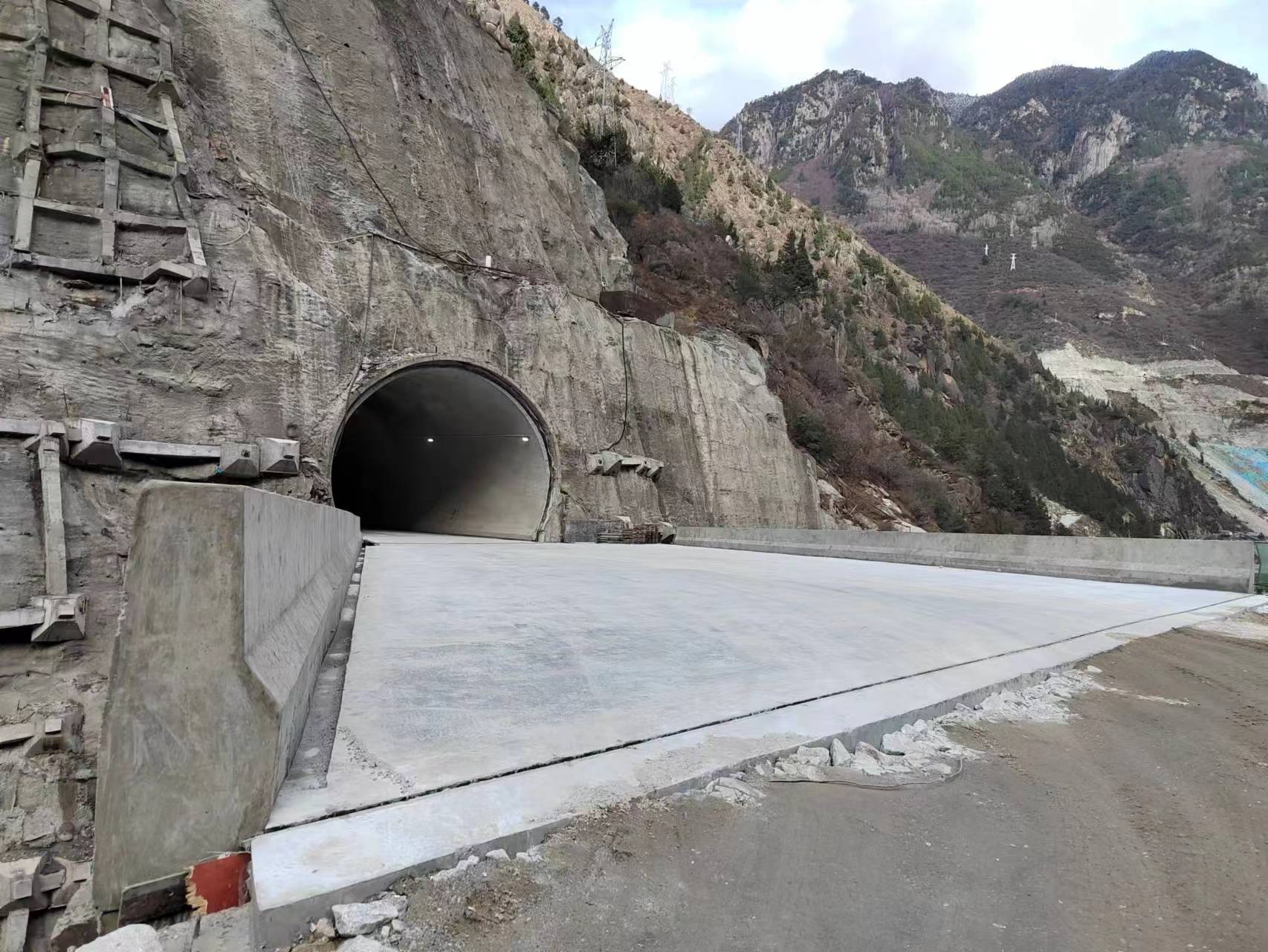 雙江口水電站豎井泄洪洞出口交通橋橋梁項(xiàng)目